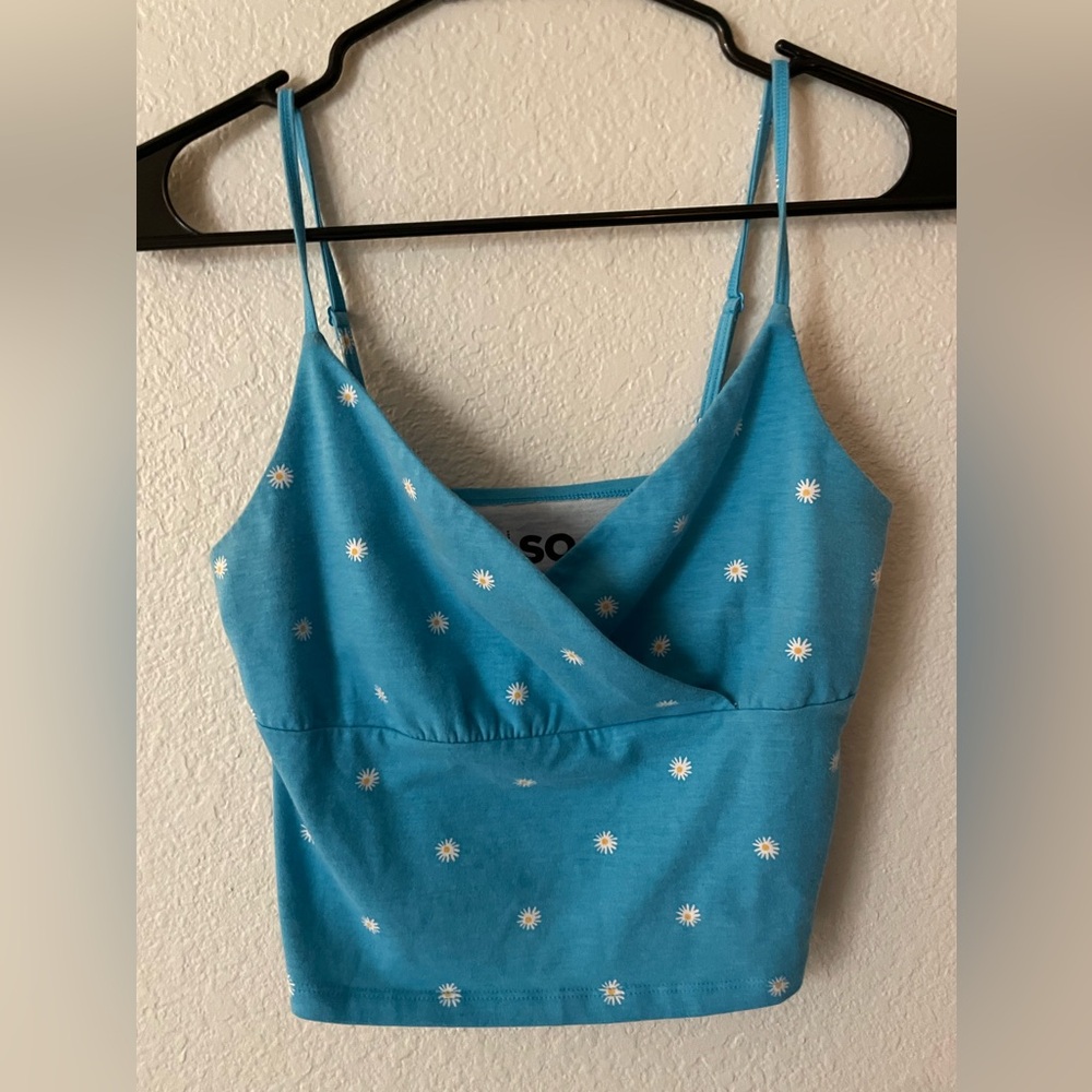 SO cami crop top. Blue color with daisies